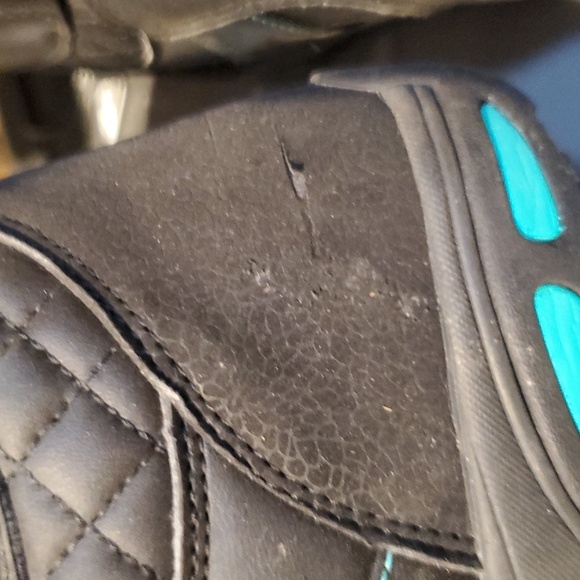 Black and Teal Snowboard Boots - Picture 7 of 11